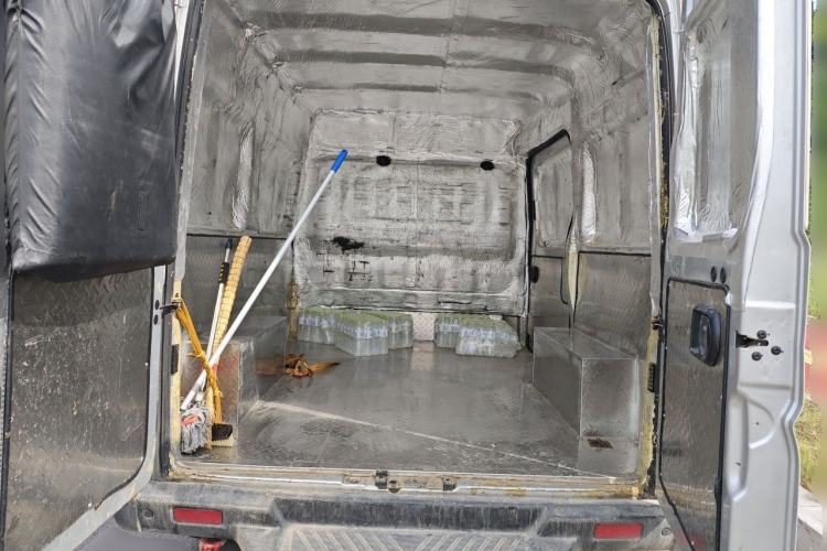 Used Dongfeng Yufeng 2021 2.3T Power King Front-Drive Van Short Wheelbase Mid-Roof 3-Seater China VI Standard M9T Trunk