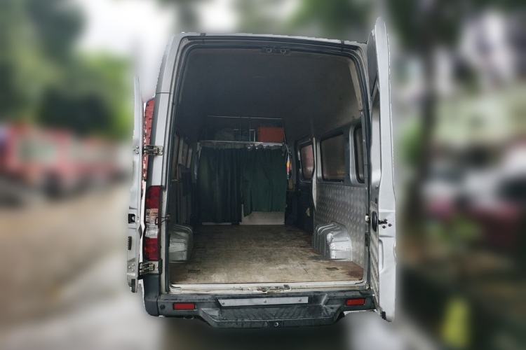 Used Dongfeng Yufeng 2021 2.3T Power King Front-Drive Logistics Van Long Wheelbase High Roof 6-9 Seats China VI Standard M9T Trunk
