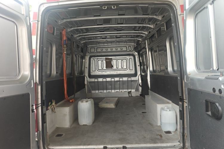 Used Dongfeng Yufeng 2021 2.0T Value Edition Van Long Wheelbase Mid-Roof 3-Seater China VI Standard D20 Trunk