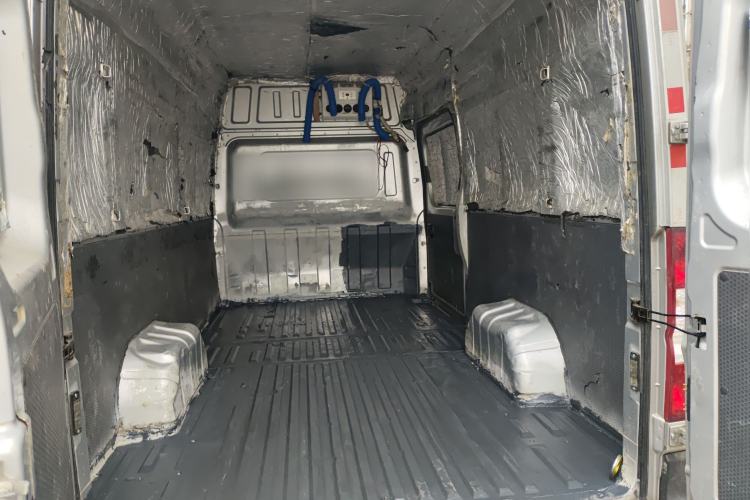 Used Dongfeng Yufeng 2021 2.0T Value Edition Van Long Wheelbase High Roof 3-Seater China VI Standard D20 Trunk