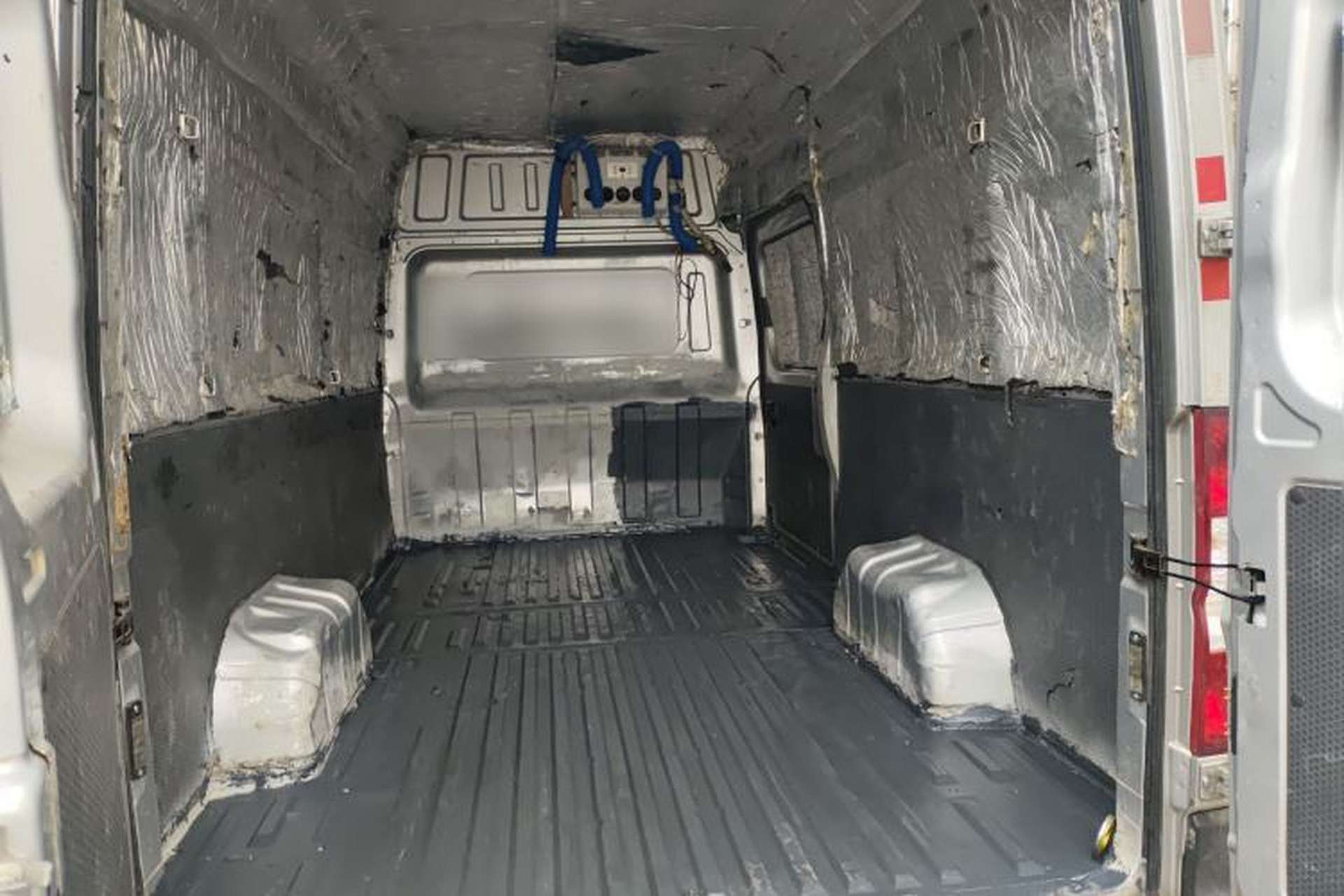 Used Dongfeng Yufeng 2021 2.0T Value Edition Van Long Wheelbase High Roof 3-Seater China VI Standard D20 Trunk