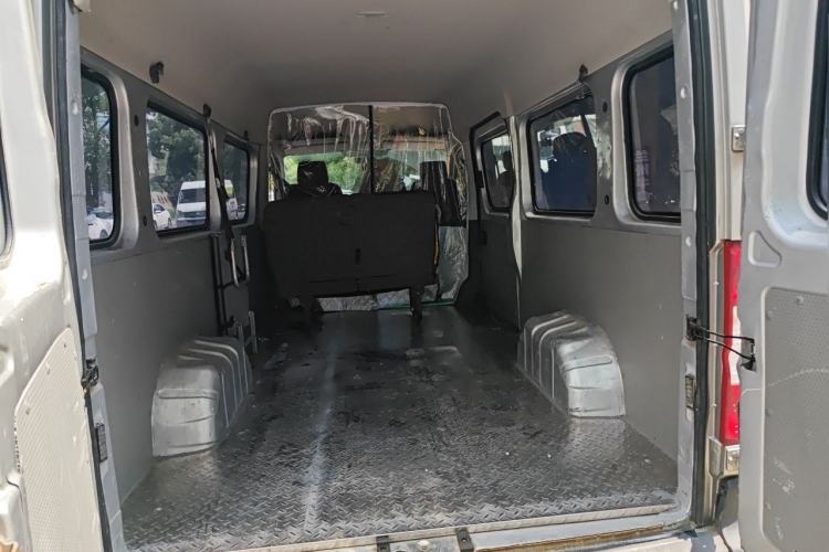 Used Dongfeng Yufeng 2021 2.3T Power King Front-Drive Logistics Van Long Wheelbase Mid-Roof 6–9 Seats China VI Standard M9T Trunk