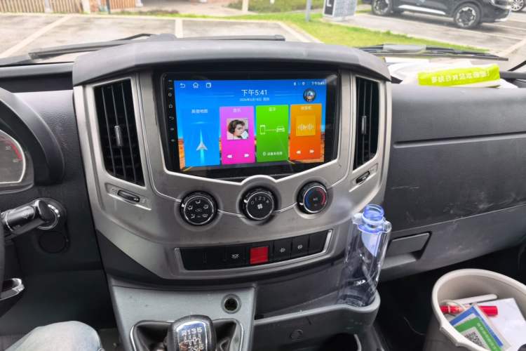 Used Dongfeng Yufeng 2021 2.4T Rear-Drive Logistics Vehicle Long Wheelbase High Roof Dual Rear Tires 6–9 Seats China VI Emission Standard YCY24140-60 Audio And AC Panel