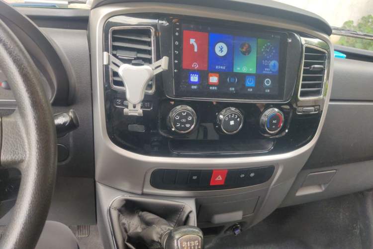 Used Dongfeng Yufeng 2021 2.0T Value Edition Logistics Vehicle Short Wheelbase Mid-Roof Design 5-9 Seater China VI Emission Standard D20 Audio And AC Panel