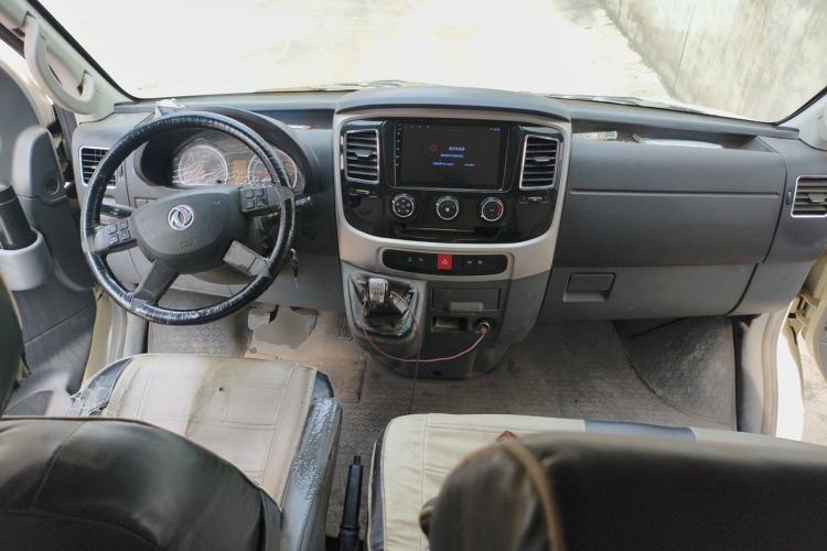 Used Dongfeng Yufeng 2021 2.3T Power King Front-Drive Logistics Van Long Wheelbase Mid-Roof 6–9 Seats China VI Standard M9T Center Console