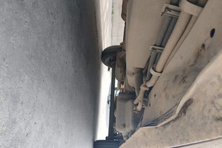 Used Dongfeng Yufeng 2021 2.3T Power King Front-Drive Logistics Van Long Wheelbase Mid-Roof 6–9 Seats China VI Standard M9T Chassis Front Left