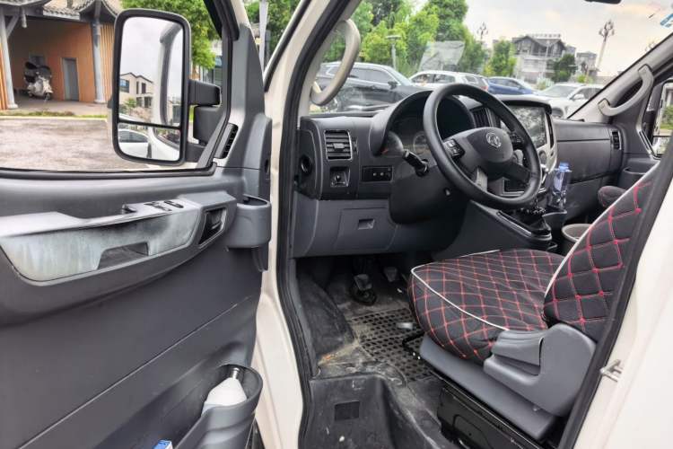 Used Dongfeng Yufeng 2021 2.4T Rear-Drive Logistics Vehicle Long Wheelbase High Roof Dual Rear Tires 6–9 Seats China VI Emission Standard YCY24140-60 Driver Seat