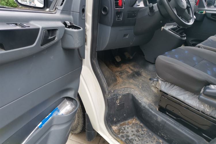 Used Dongfeng Yufeng 2021 2.3T Power King Rear-Drive Logistics Vehicle Extreme High Roof Dual Rear Tires 6-9 Seater China VI Standard M9T Driver Seat