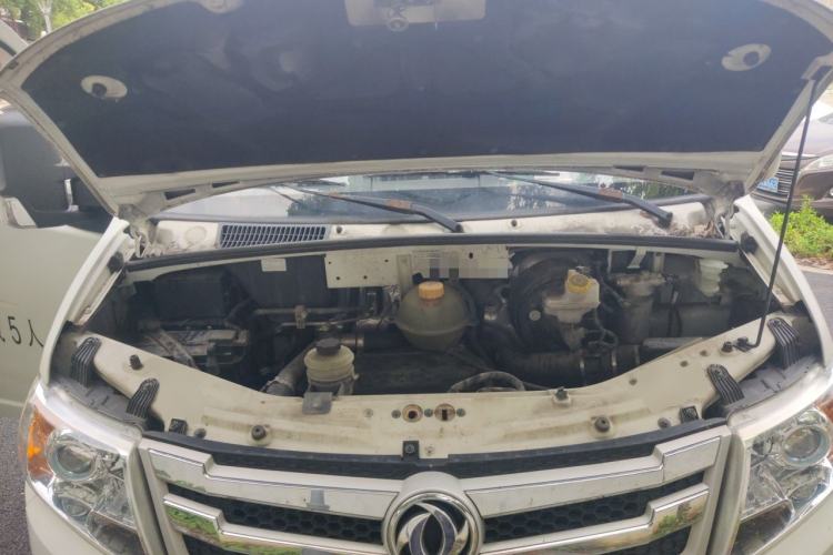 Used Dongfeng Yufeng 2021 2.0T Value Edition Logistics Vehicle Short Wheelbase Mid-Roof Design 5-9 Seater China VI Emission Standard D20 Engine Bay