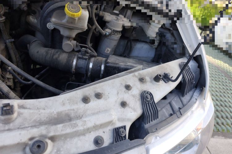Used Dongfeng Yufeng  Engine Bay Left