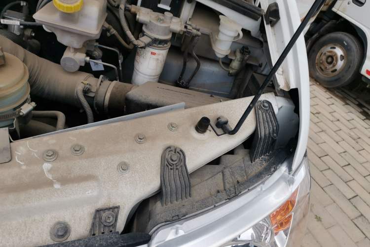 Used Dongfeng Yufeng 2021 2.3T Power King Rear-Drive Logistics Vehicle Extreme High Roof Dual Rear Tires 6-9 Seater China VI Standard M9T Engine Bay Left