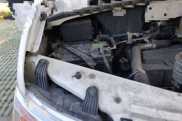Used Dongfeng Yufeng  Engine Bay Right