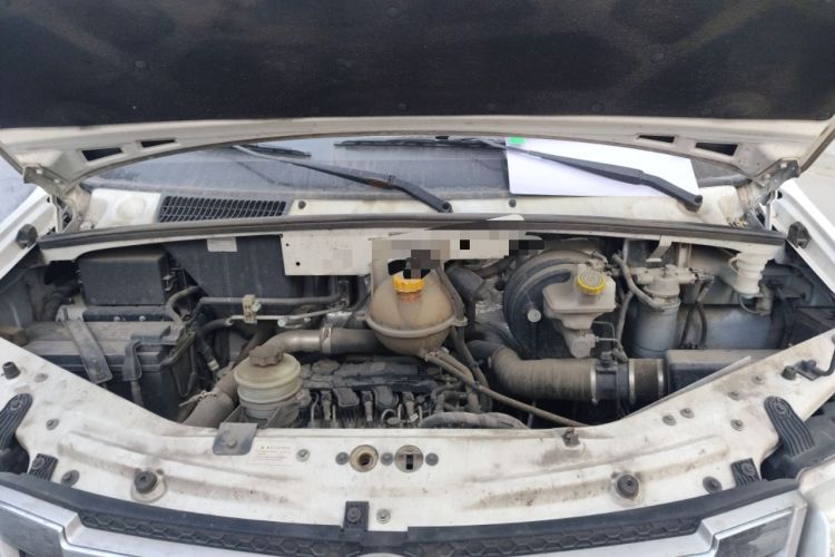Used Dongfeng Yufeng 2021 2.0T Power King Front-Drive Logistics Vehicle Long Wheelbase Mid-Roof Design 6–9 Seats China VI Emission Standard ZD20 Engine Bay