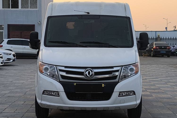 Used Dongfeng Yufeng 2021 2.5T V9 Value-Added Logistics Vehicle Short Wheelbase Mid-Roof Design 5-9 Seater China V Emission Standard ZD25 Exterior 1