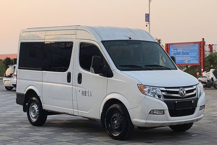 Used Dongfeng Yufeng 2021 2.5T V9 Value-Added Logistics Vehicle Short Wheelbase Mid-Roof Design 5-9 Seater China V Emission Standard ZD25 Exterior 2