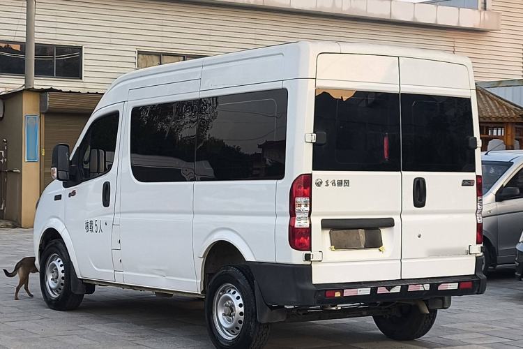 Used Dongfeng Yufeng 2021 2.5T V9 Value-Added Logistics Vehicle Short Wheelbase Mid-Roof Design 5-9 Seater China V Emission Standard ZD25 Exterior 3