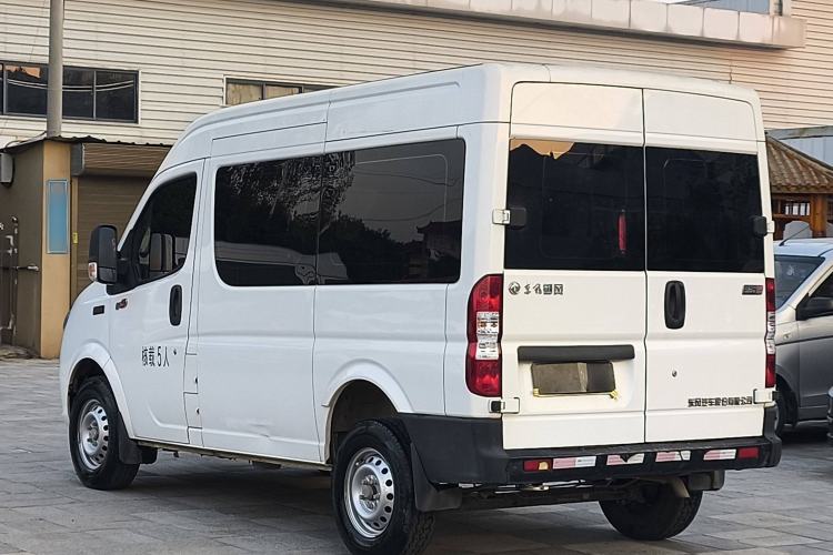 Used Dongfeng Yufeng 2021 2.5T V9 Value-Added Logistics Vehicle Short Wheelbase Mid-Roof Design 5-9 Seater China V Emission Standard ZD25 Exterior 4