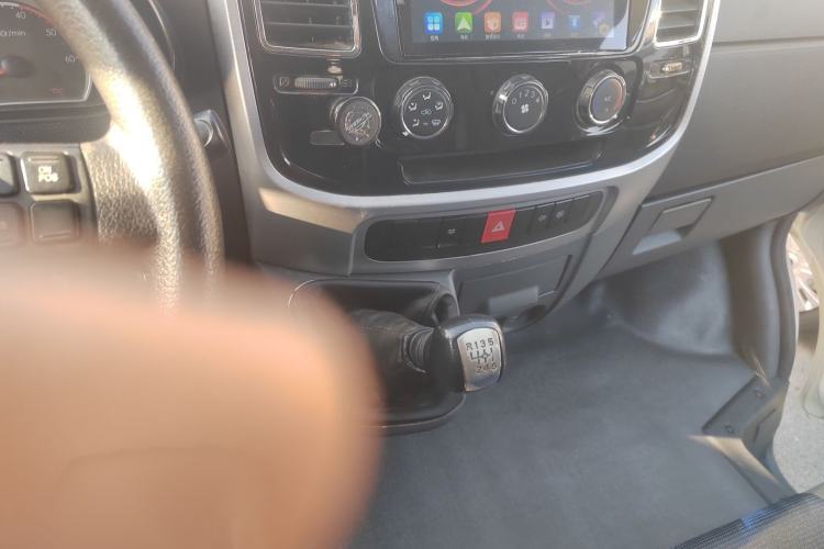 Used Dongfeng Yufeng 2021 2.0T Power King Front-Drive Logistics Vehicle Long Wheelbase Mid-Roof Design 6–9 Seats China VI Emission Standard ZD20 Gear Lever