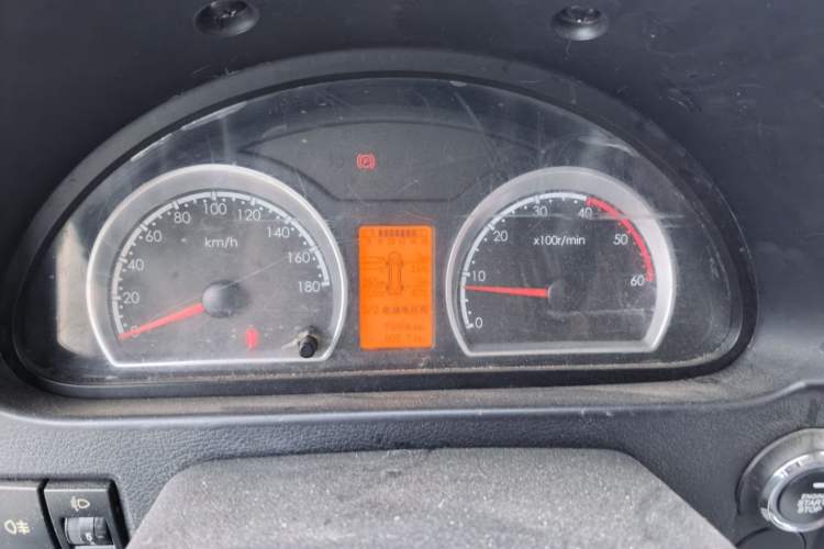 Used Dongfeng Yufeng 2021 2.4T Rear-Drive Logistics Vehicle Long Wheelbase High Roof Dual Rear Tires 6–9 Seats China VI Emission Standard YCY24140-60 Instrument Cluster