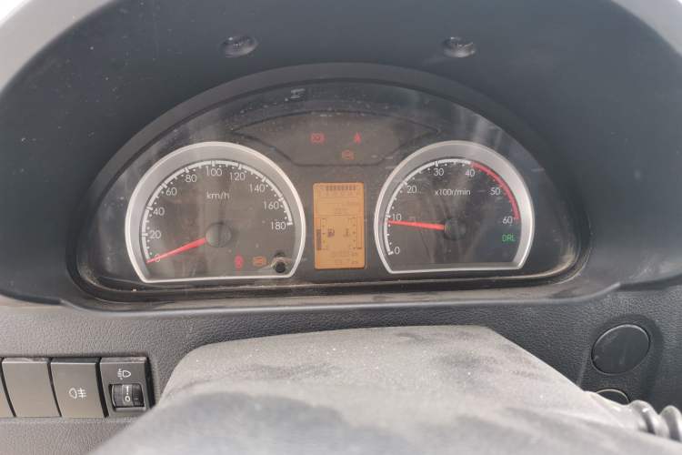Used Dongfeng Yufeng 2021 2.3T Power King Rear-Drive Logistics Vehicle Extreme High Roof Dual Rear Tires 6-9 Seater China VI Standard M9T Instrument Cluster