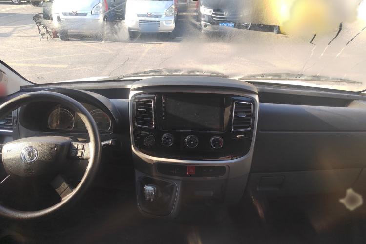 Used Dongfeng Yufeng 2021 2.0T Power King Front-Drive Logistics Vehicle Long Wheelbase Mid-Roof Design 6–9 Seats China VI Emission Standard ZD20 Interior 1