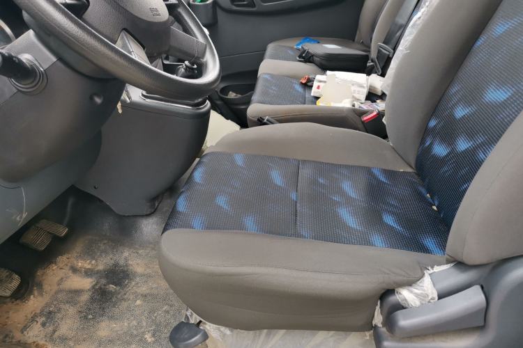 Used Dongfeng Yufeng 2021 2.3T Power King Rear-Drive Logistics Vehicle Extreme High Roof Dual Rear Tires 6-9 Seater China VI Standard M9T Left Front Seat