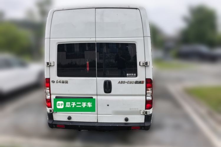 Used Dongfeng Yufeng 2021 2.4T Rear-Drive Logistics Vehicle Long Wheelbase High Roof Dual Rear Tires 6–9 Seats China VI Emission Standard YCY24140-60 Rear