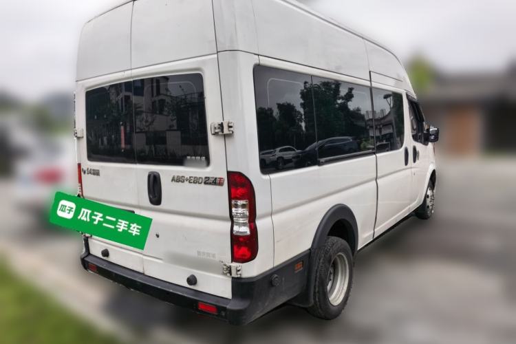 Used Dongfeng Yufeng 2021 2.4T Rear-Drive Logistics Vehicle Long Wheelbase High Roof Dual Rear Tires 6–9 Seats China VI Emission Standard YCY24140-60 Rear Right 45 Deg