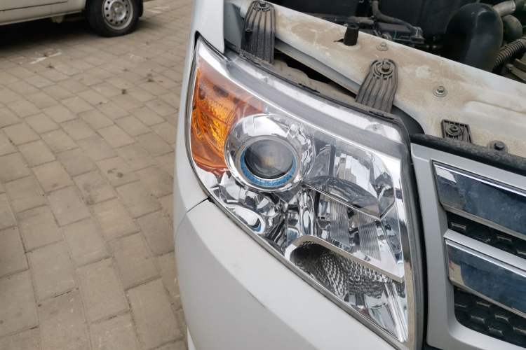 Used Dongfeng Yufeng 2021 2.3T Power King Rear-Drive Logistics Vehicle Extreme High Roof Dual Rear Tires 6-9 Seater China VI Standard M9T Right Front Headlight