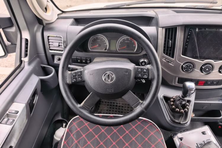 Used Dongfeng Yufeng 2021 2.4T Rear-Drive Logistics Vehicle Long Wheelbase High Roof Dual Rear Tires 6–9 Seats China VI Emission Standard YCY24140-60 Steering Wheel