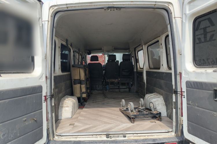 Used Dongfeng Yufeng 2021 2.3T Power King Front-Drive Logistics Van Long Wheelbase Mid-Roof 6–9 Seats China VI Standard M9T Trunk