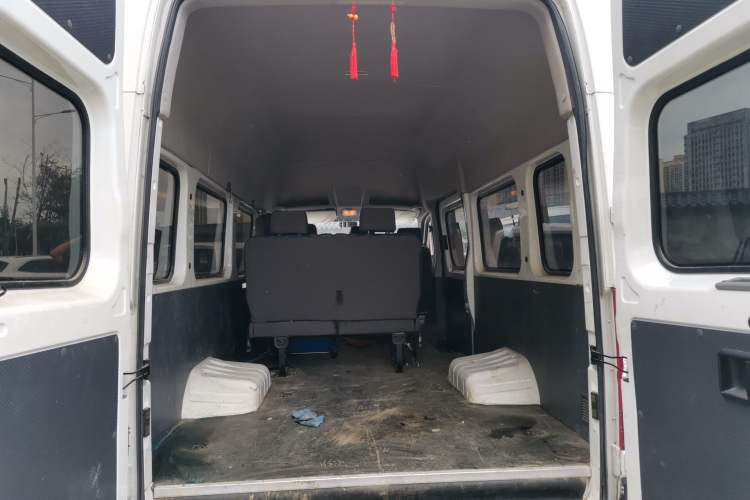 Used Dongfeng Yufeng 2021 2.3T Power King Rear-Drive Logistics Vehicle Extreme High Roof Dual Rear Tires 6-9 Seater China VI Standard M9T Trunk