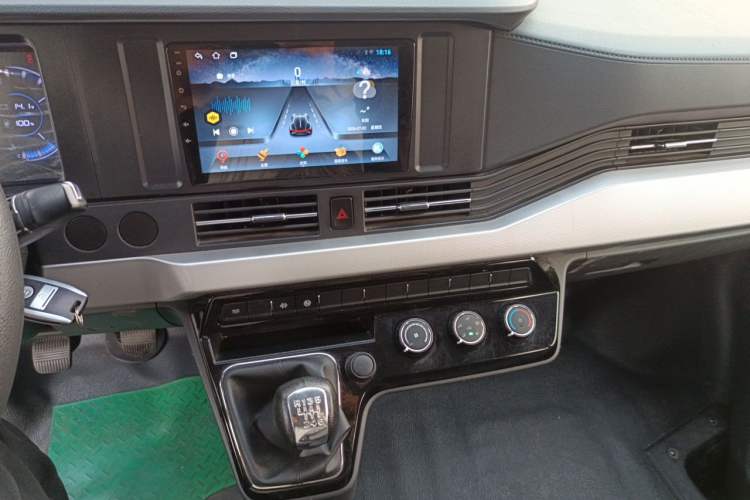 Used Dongfeng Yufeng 2023 V9+ 2.0T Manual Rear-Drive Multi-Function Mid-Height 7/8/9-Seater Audio And AC Panel