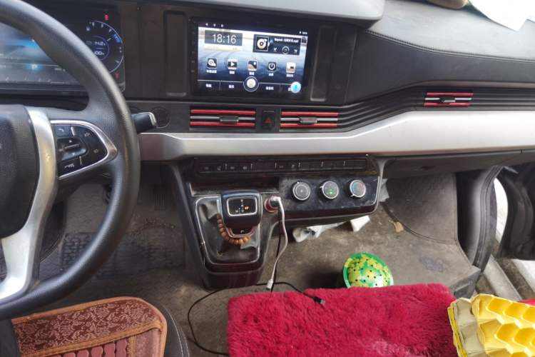 Used Dongfeng Yufeng 2023 V9+ 2.0T Automatic Front-Drive Multi-Function Mid-Roof 7/8/9-Seater Audio And AC Panel