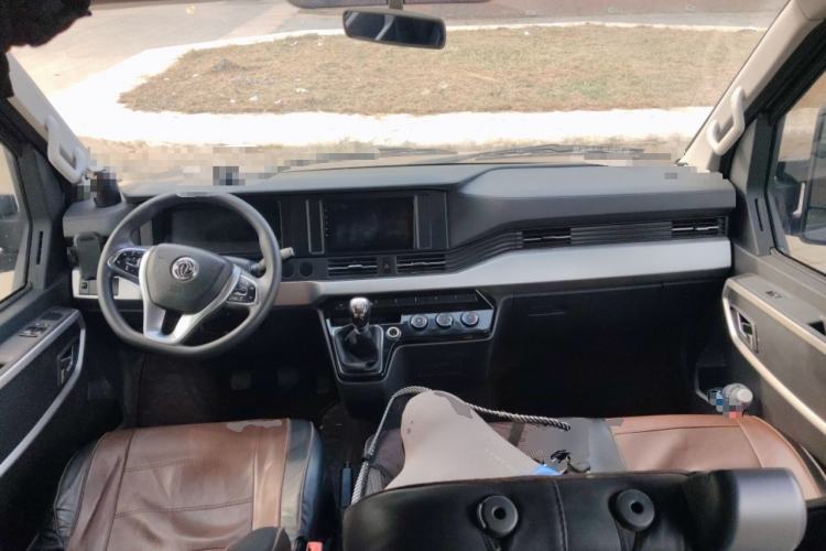 Used Dongfeng Yufeng 2023 V9+ 2.0T Manual Front-Wheel-Drive Multi-Function Mid-Roof Van with 7/8/9 Seats Center Console