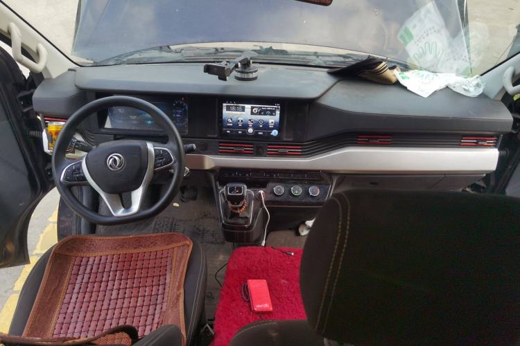 Used Dongfeng Yufeng 2023 V9+ 2.0T Automatic Front-Drive Multi-Function Mid-Roof 7/8/9-Seater Center Console