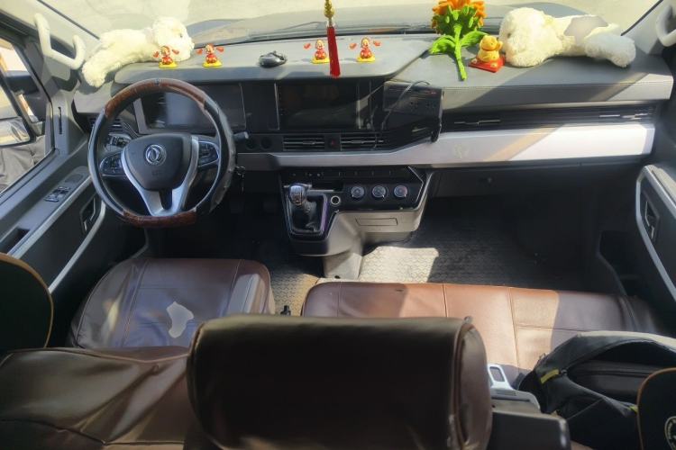 Used Dongfeng Yufeng 2023 V9+ 2.0T Manual Front-Drive Multi-Function Mid-Roof High-Roof 7/8/9-Seater Center Console
