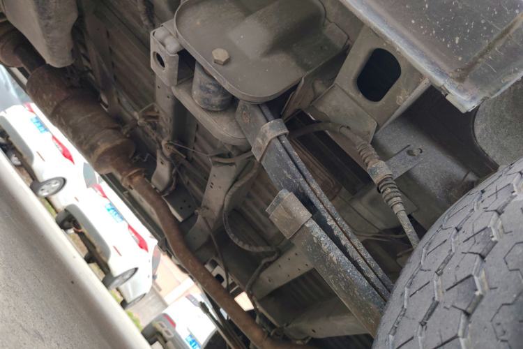 Used Dongfeng Yufeng 2023 V9+ 2.0T Manual Front-Drive Multi-Function Short-Chassis Mid-Height 5/6-Seater Chassis Rear Left