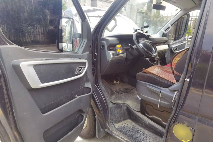 Used Dongfeng Yufeng 2023 V9+ 2.0T Automatic Front-Drive Multi-Function Mid-Roof 7/8/9-Seater Driver Seat
