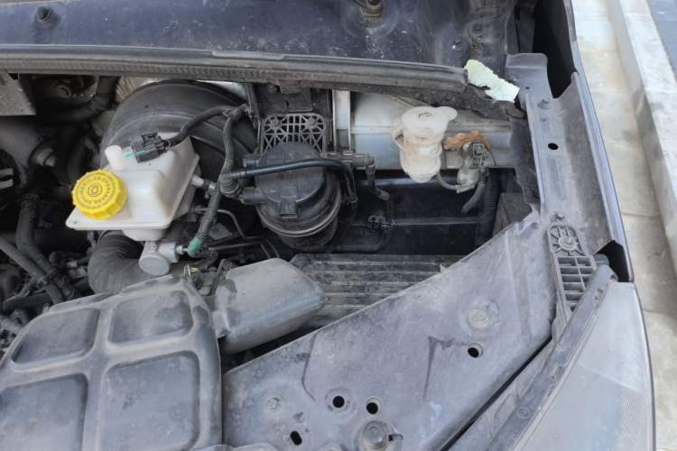 Used Dongfeng Yufeng 2023 V9+ 2.0T Manual Front-Wheel-Drive Multi-Function Mid-Roof Van with 7/8/9 Seats Engine Bay Left