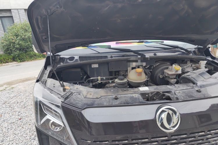 Used Dongfeng Yufeng 2023 V9+ 2.0T Manual Front-Wheel-Drive Multi-Function Mid-Roof Van with 7/8/9 Seats Engine Bay Right