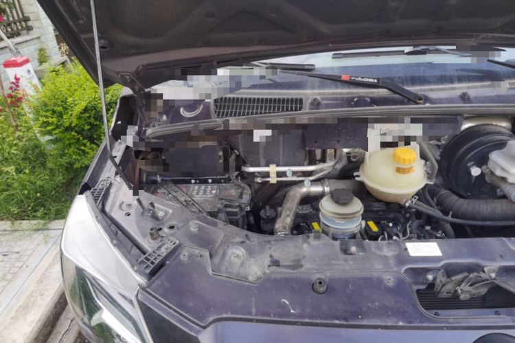 Used Dongfeng Yufeng 2023 V9+ 2.0T Automatic Front-Drive Multi-Function Mid-Roof 7/8/9-Seater Engine Bay Right