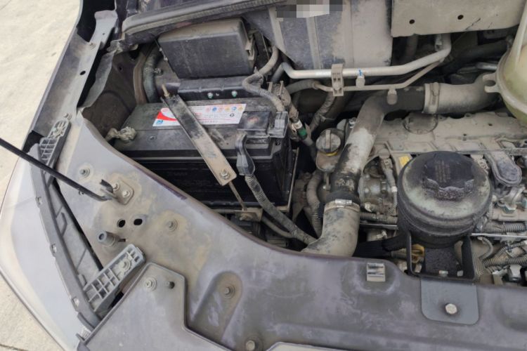 Used Dongfeng Yufeng 2023 V9+ 2.0T Manual Front-Drive Multi-Function Short-Chassis Mid-Height 5/6-Seater Engine Bay Right