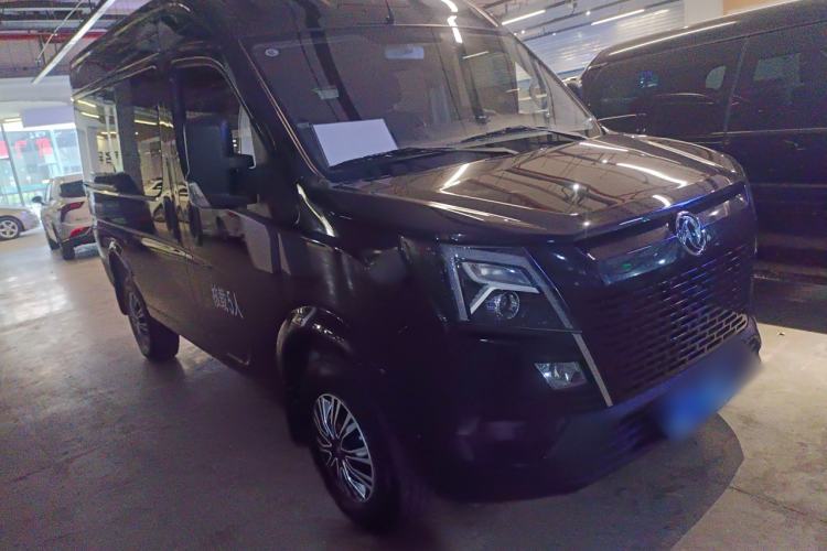 Used Dongfeng Yufeng 2023 V9+ 2.0T Automatic Front-Wheel-Drive Short Wheelbase Mid-Roof Design—5/6-Seater Exterior 2