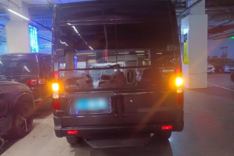 Used Dongfeng Yufeng 2023 V9+ 2.0T Automatic Front-Wheel-Drive Short Wheelbase Mid-Roof Design—5/6-Seater Exterior 4