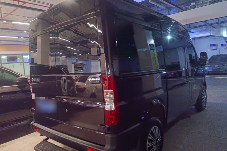 Used Dongfeng Yufeng 2023 V9+ 2.0T Automatic Front-Wheel-Drive Short Wheelbase Mid-Roof Design—5/6-Seater Exterior 5