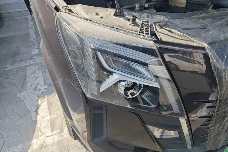 Used Dongfeng Yufeng 2023 V9+ 2.0T Manual Front-Wheel-Drive Multi-Function Mid-Roof Van with 7/8/9 Seats Exterior 6