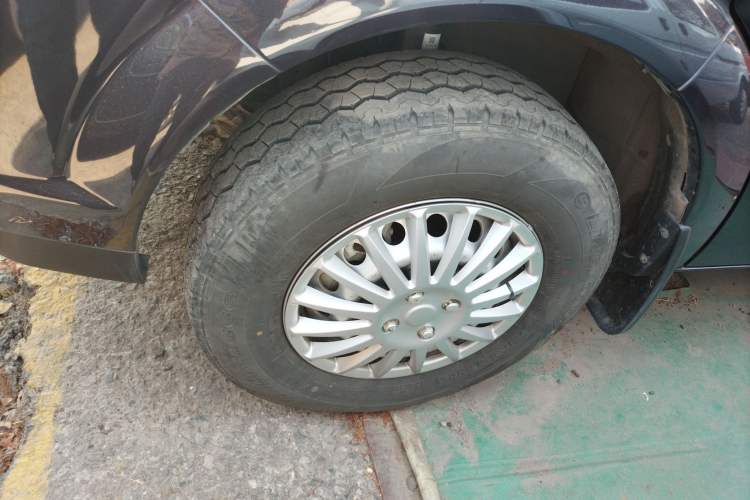 Used Dongfeng Yufeng 2023 V9+ 2.0T Automatic Front-Wheel-Drive Short Wheelbase Mid-Roof Design—5/6-Seater Exterior 7