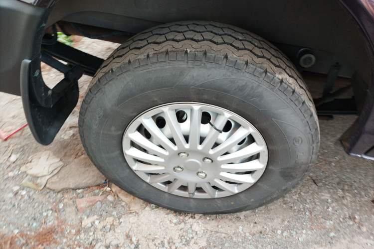 Used Dongfeng Yufeng 2023 V9+ 2.0T Automatic Front-Wheel-Drive Short Wheelbase Mid-Roof Design—5/6-Seater Exterior 8