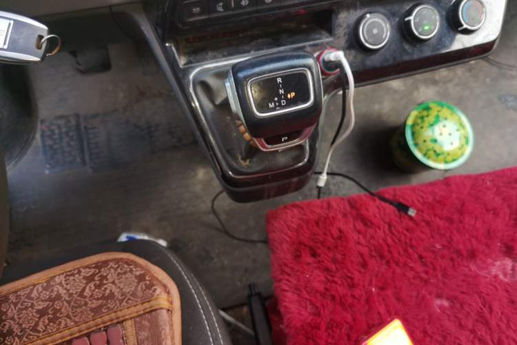 Used Dongfeng Yufeng 2023 V9+ 2.0T Automatic Front-Drive Multi-Function Mid-Roof 7/8/9-Seater Gear Lever